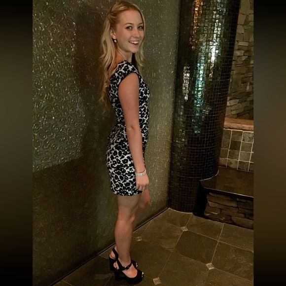 Guess Dress Women's Cap-Sleeve Dalmatian Sequin Size: 2 - Picture 3 of 5